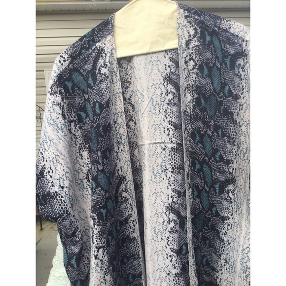 Angie womens open kimono top size large L cardigan grey white snake print boho - Picture 2 of 10